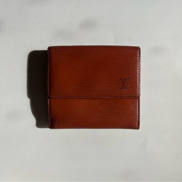 Authentic Louis Vuitton Men’s Burnt Orange Epi Leather Trifold Wallet - Picture 16 of 16